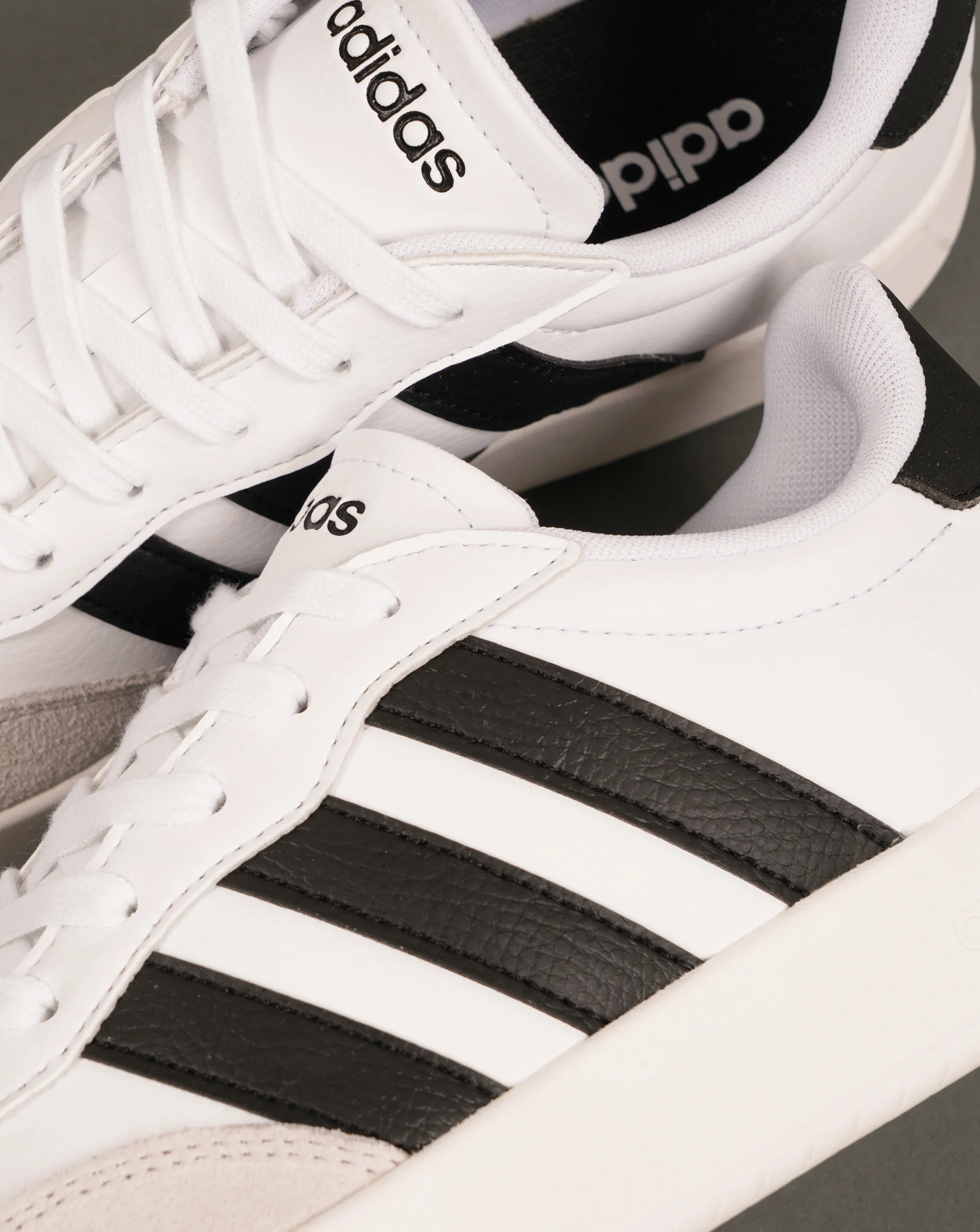 Adidas Barreda Trainers White/Black - Image 3